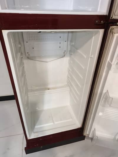 Good Condition fridge with complete accessoires
