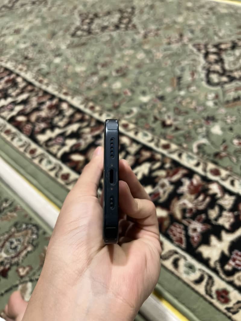 Apple iPhone 13 8
