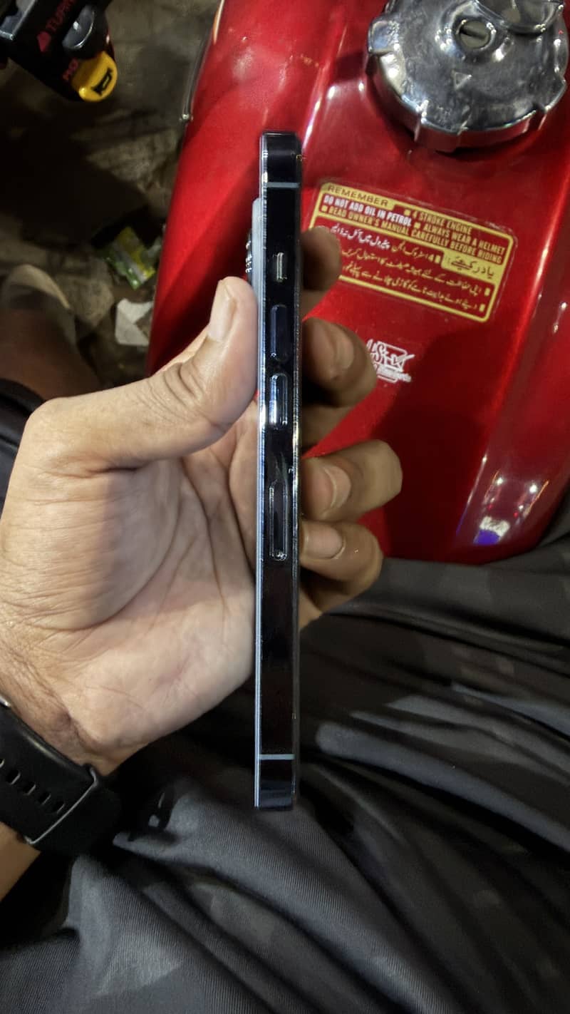 Apple iPhone 13 Pro 0