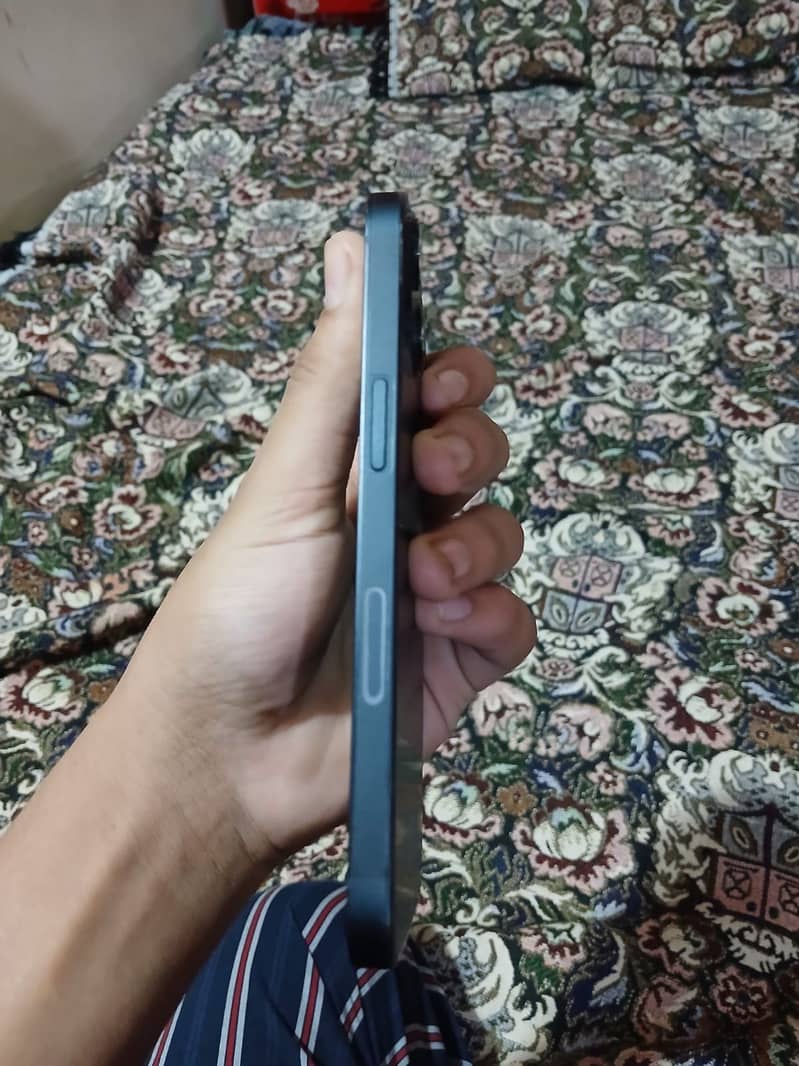 Apple iPhone 13 1