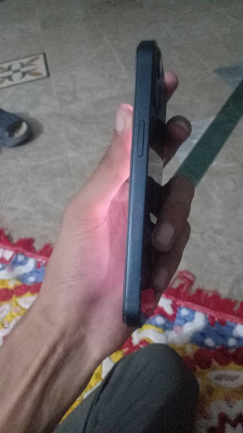 Apple iPhone 13 5