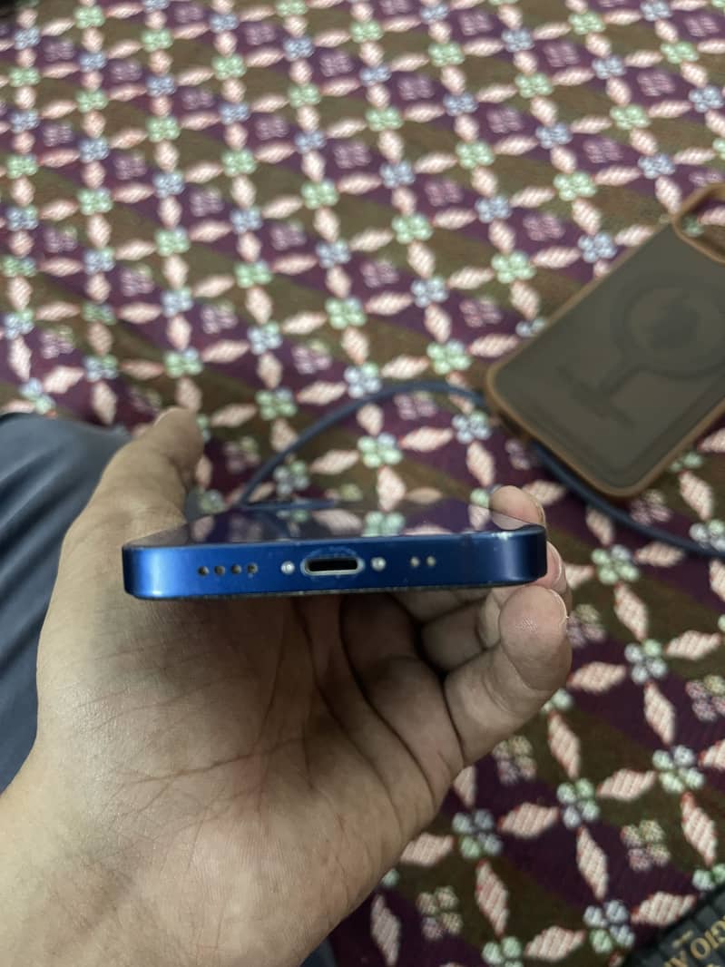 Apple iPhone 12 Mini 4