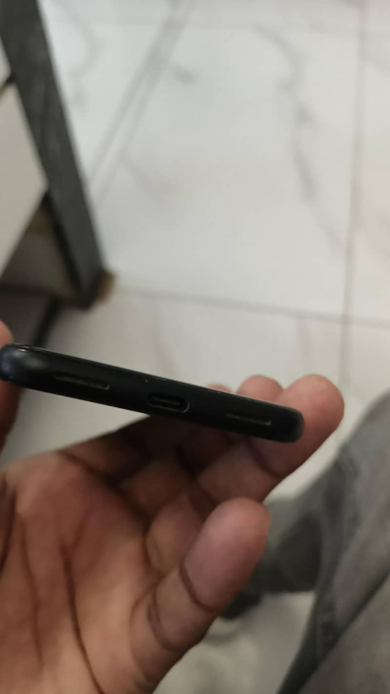 Google Pixel 4,  6/64 3