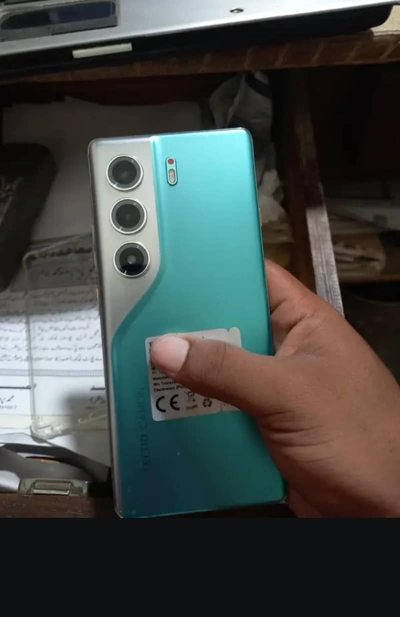 Tecno CAMON 40 Pro 1