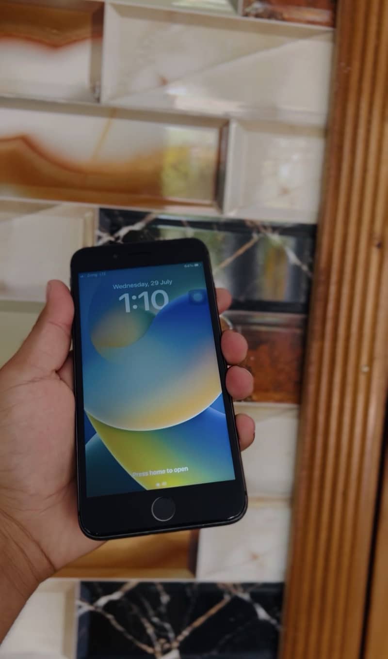 Apple iPhone 8 Plus 2