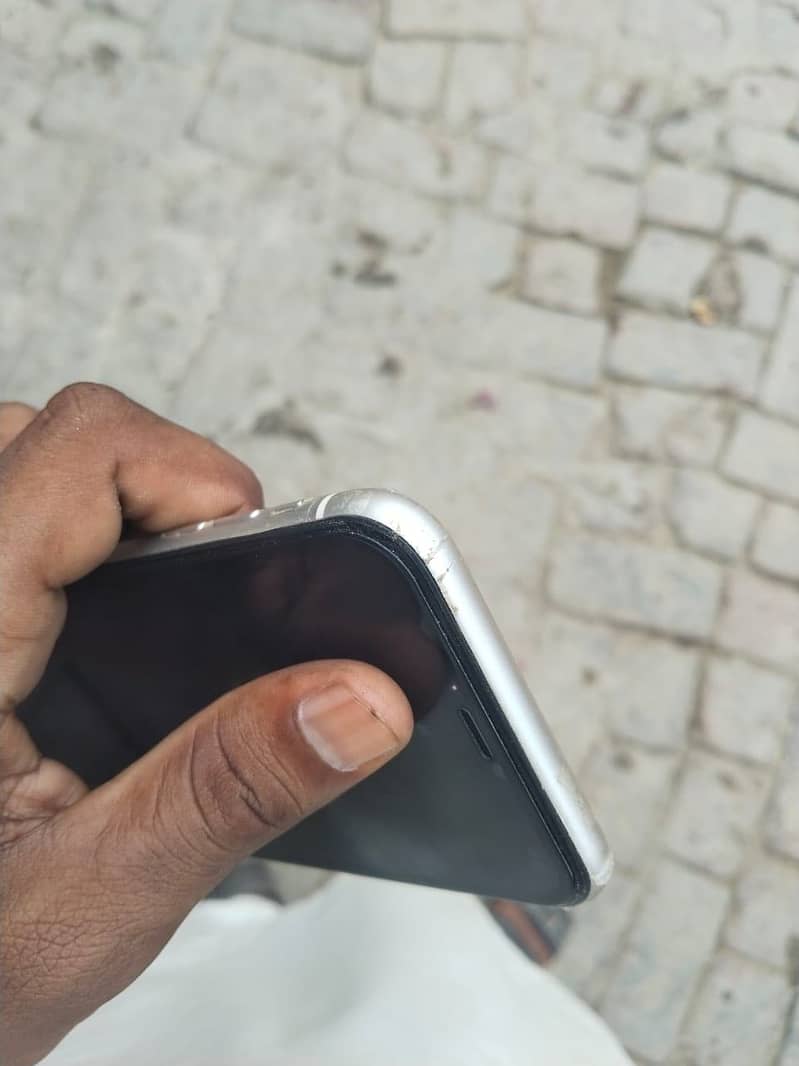 Apple iPhone 11 0