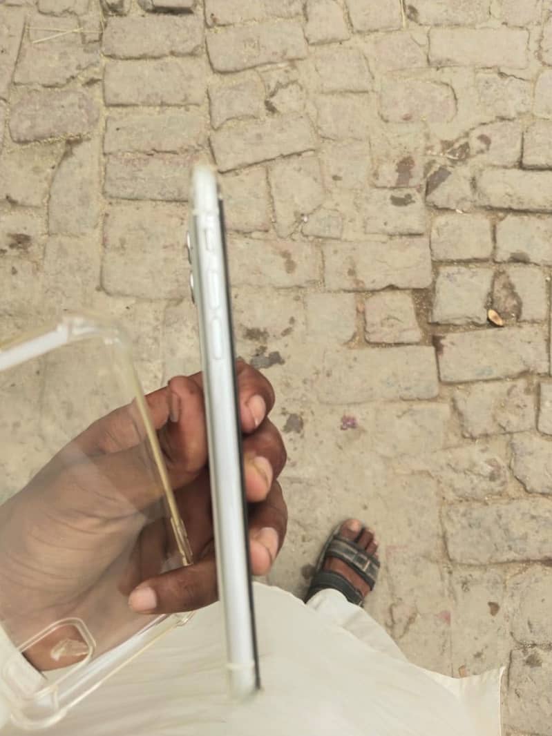 Apple iPhone 11 6