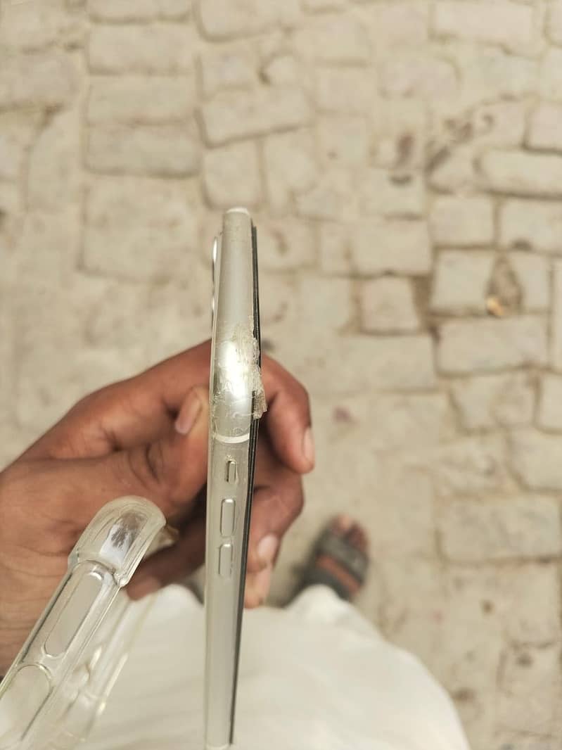 Apple iPhone 11 7