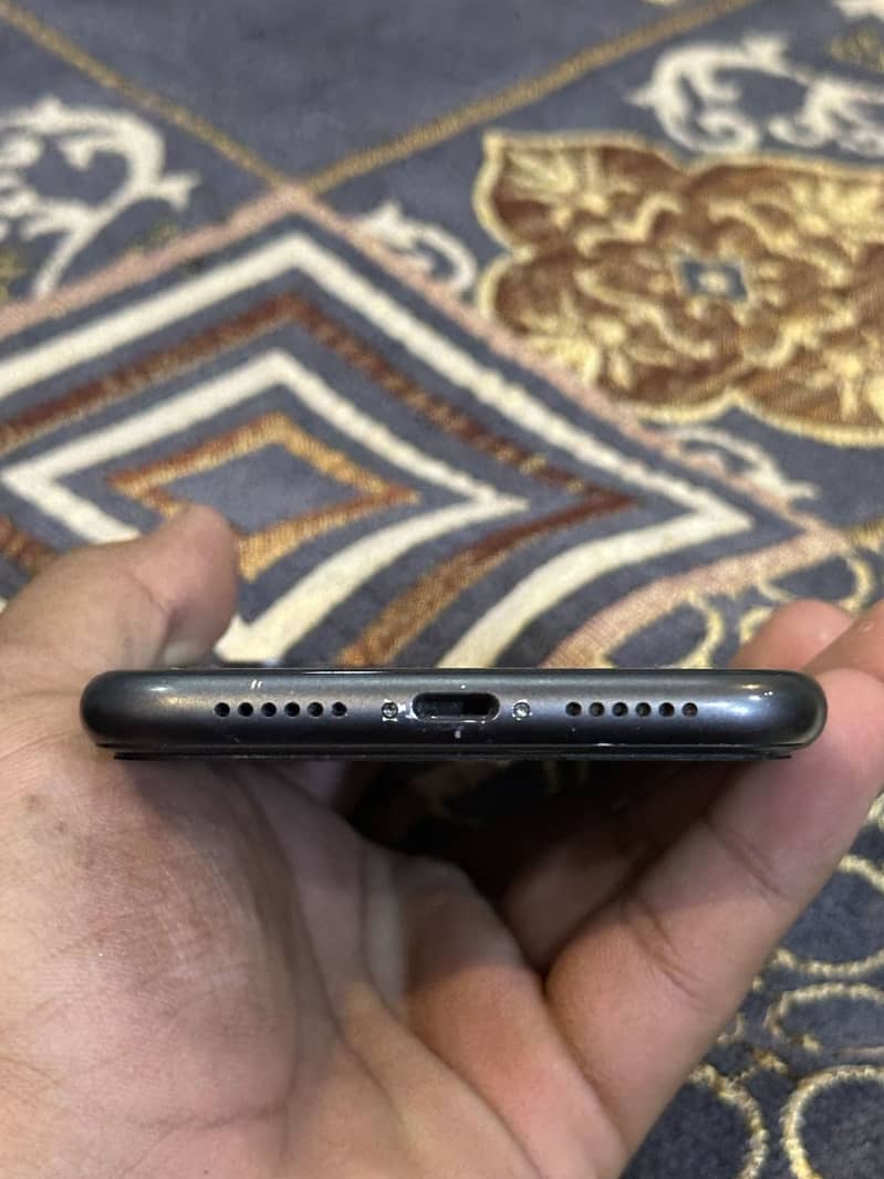 Apple iPhone 11 8