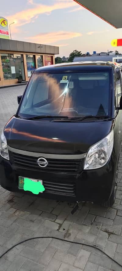 Nissan Roox 2012