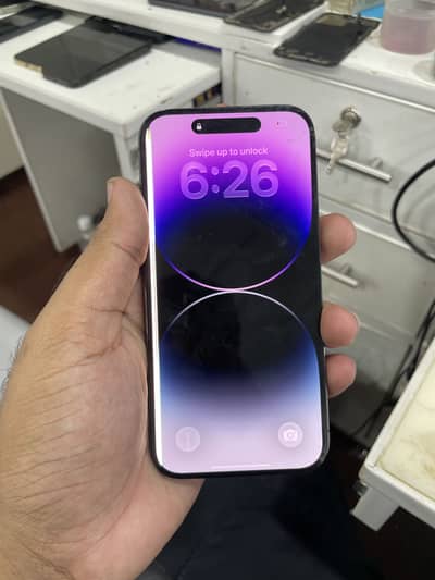 Apple iPhone 14 Pro panel
