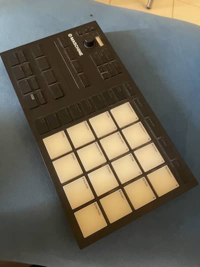 Native Instruments MASCHINE Mikro MK3 MIDI Beat Pad Controller