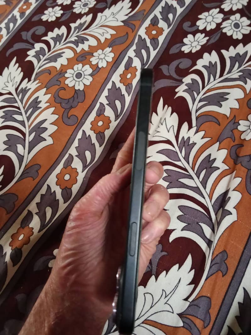 Apple iPhone 15 plus 9