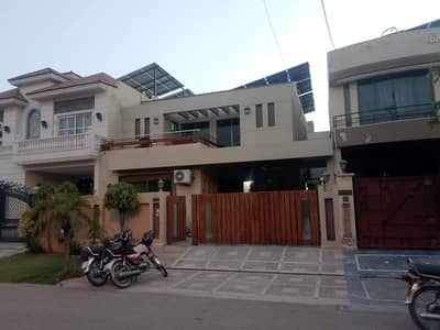 10 Marla Beautiful House For Sale In DHA Phase 3 XX-Block Lahore