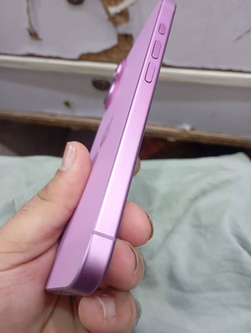 Apple iPhone 16 2