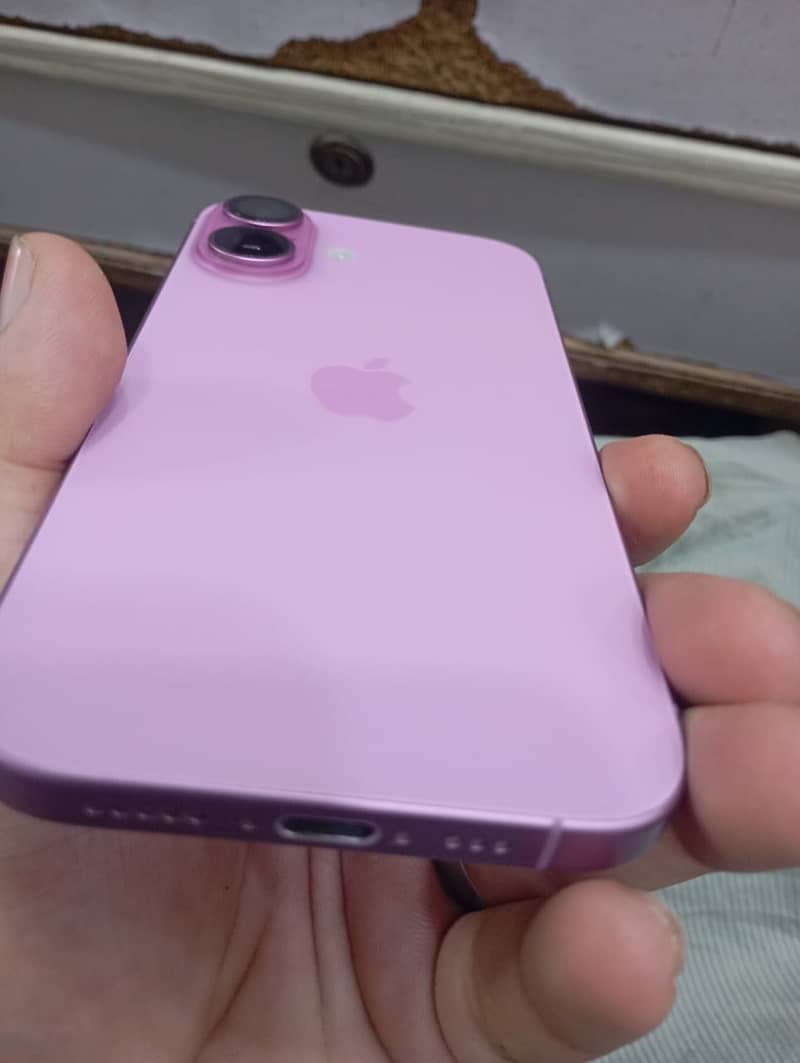 Apple iPhone 16 3