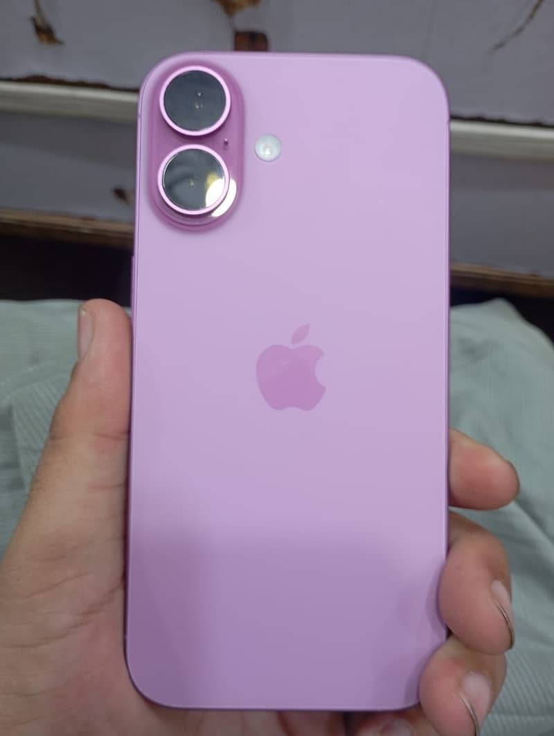 Apple iPhone 16 4