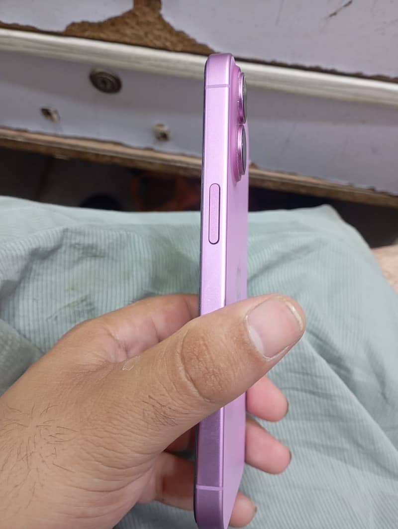 Apple iPhone 16 5