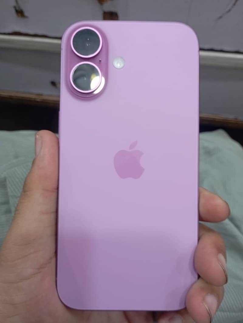 Apple iPhone 16 7