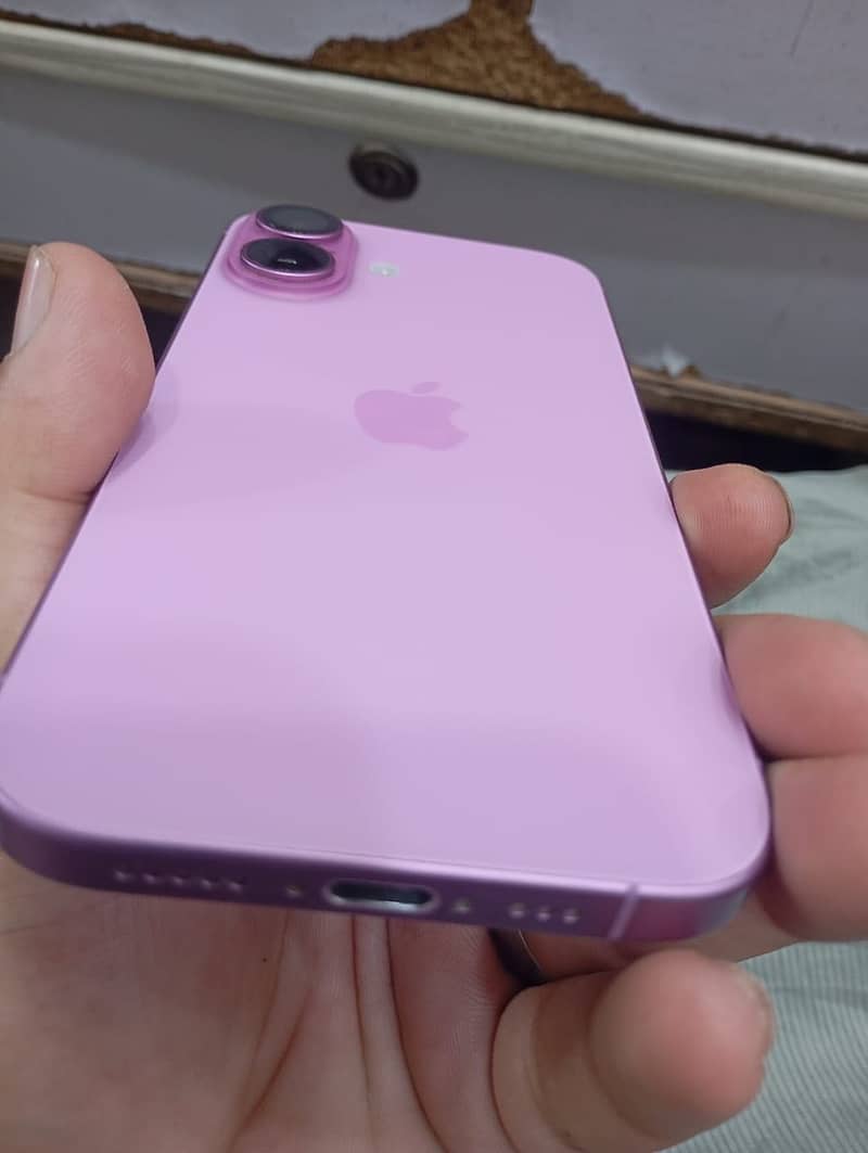 Apple iPhone 16 8