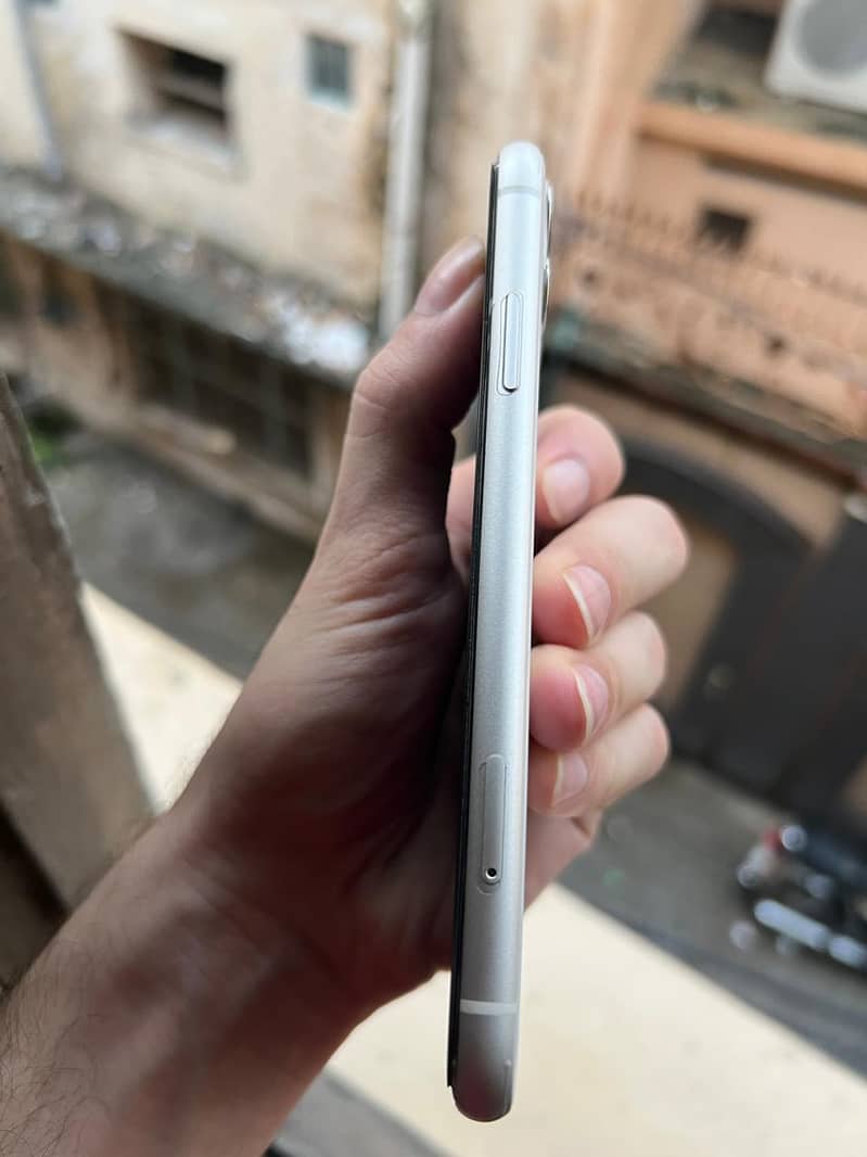 Apple iPhone 11 5