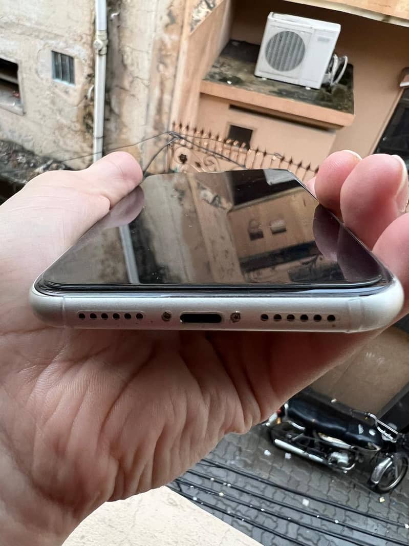 Apple iPhone 11 8