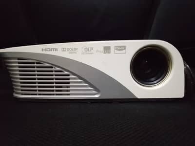 Mini Projector Portable Projector Taxan KG-PL011S slighty used