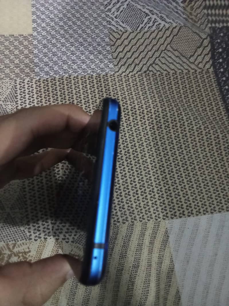 Sharp Aquos R5G 0