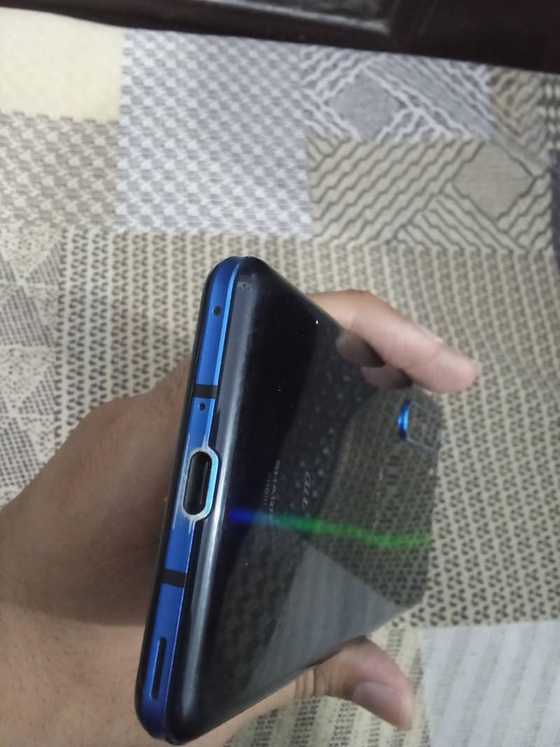 Sharp Aquos R5G 1