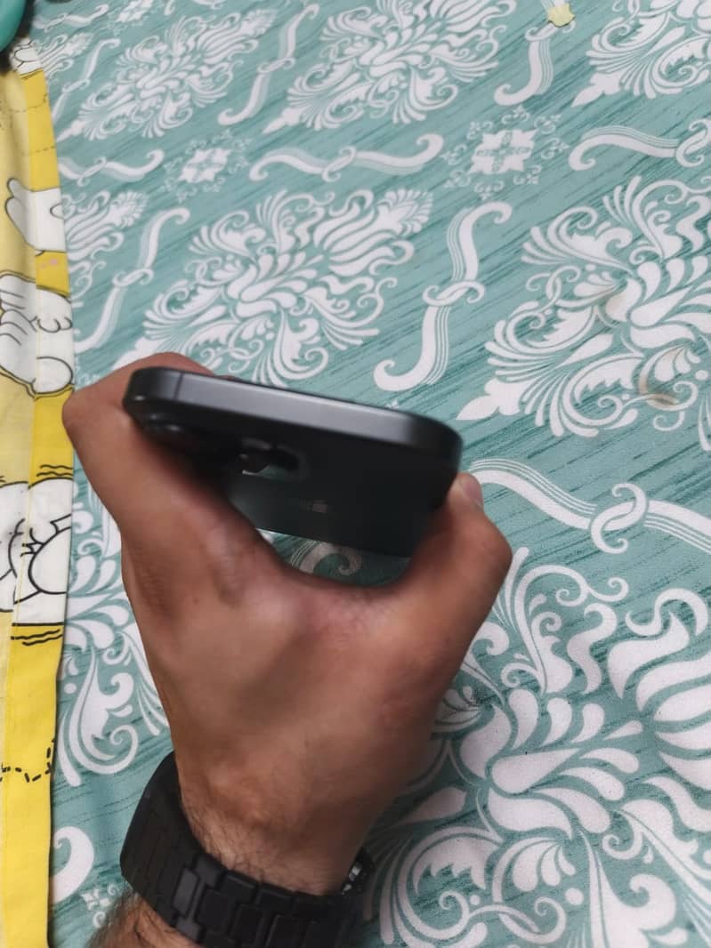 iPhone 16 Pro Max 3