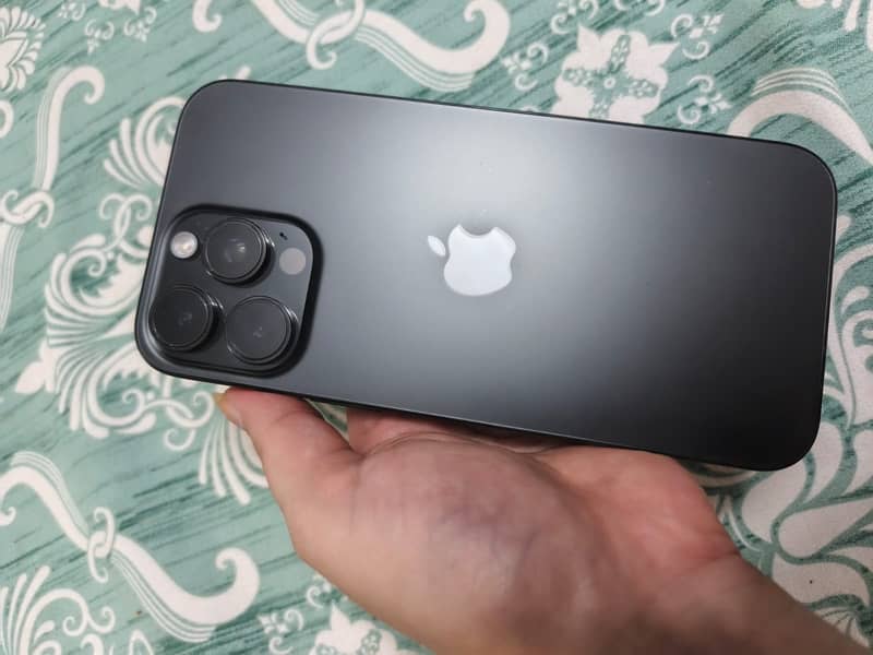 iPhone 16 Pro Max 9