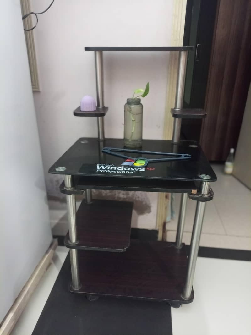 Computer Table / Study Desk – Good Condition 0