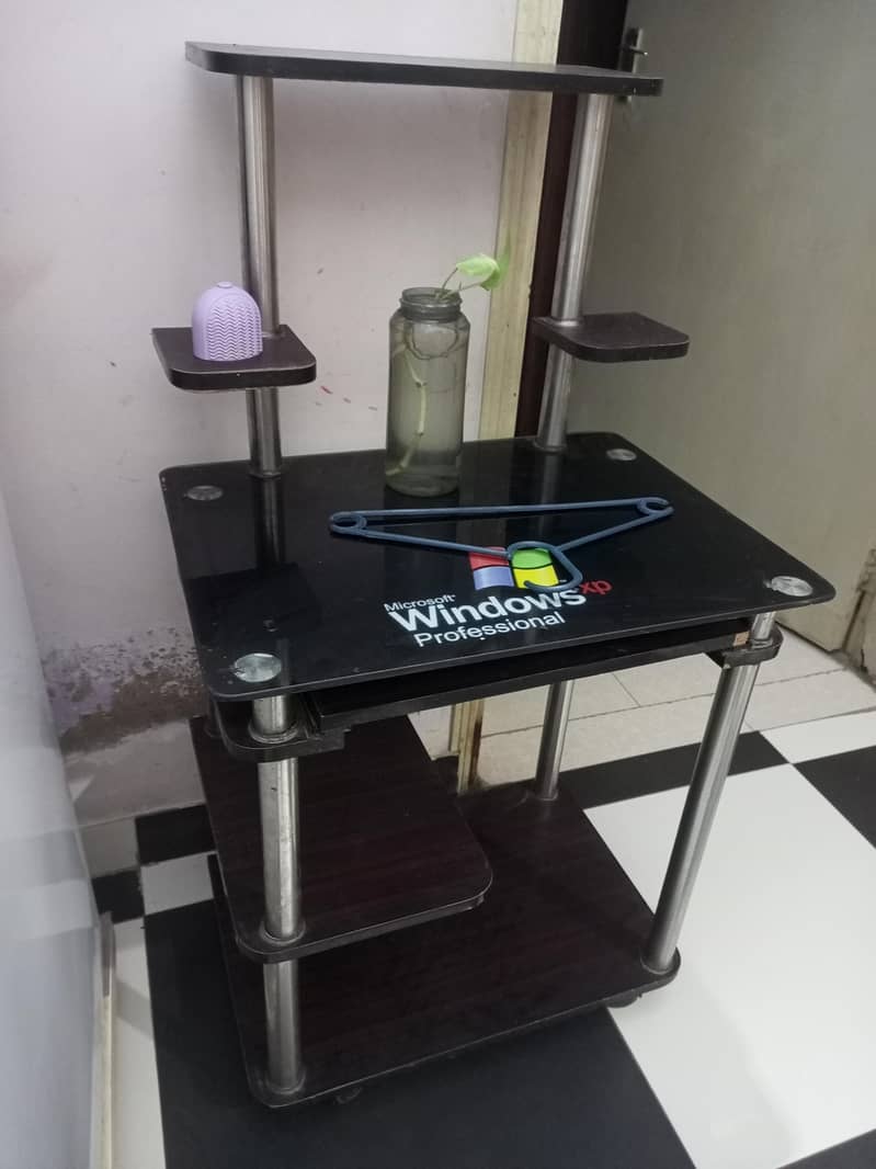 Computer Table / Study Desk – Good Condition 3