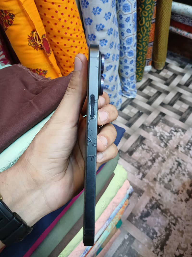 Apple iPhone 14 Pro Max 1