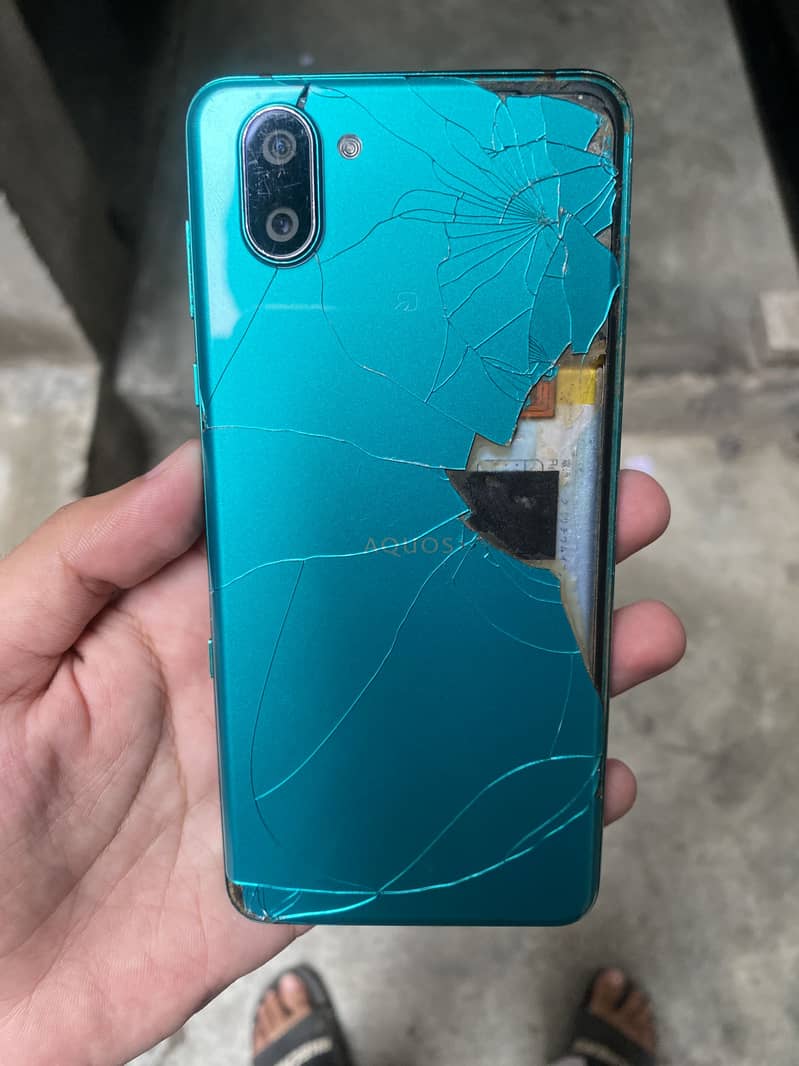 Sharp Aquos R3 3
