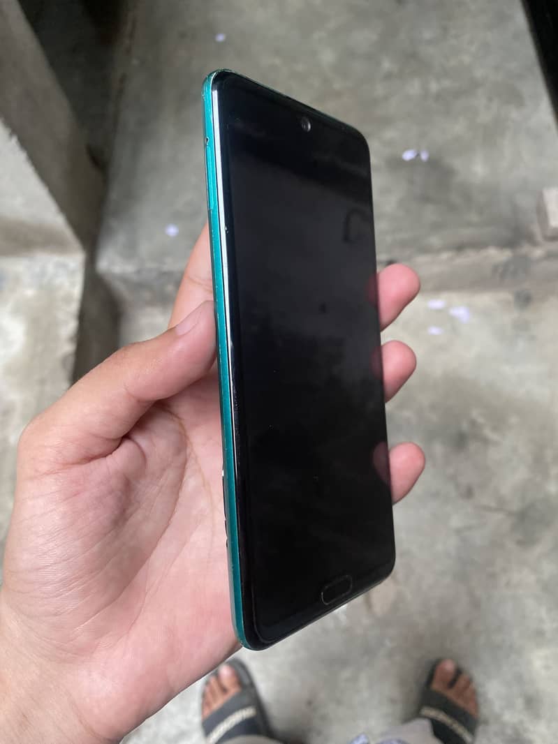 Sharp Aquos R3 4