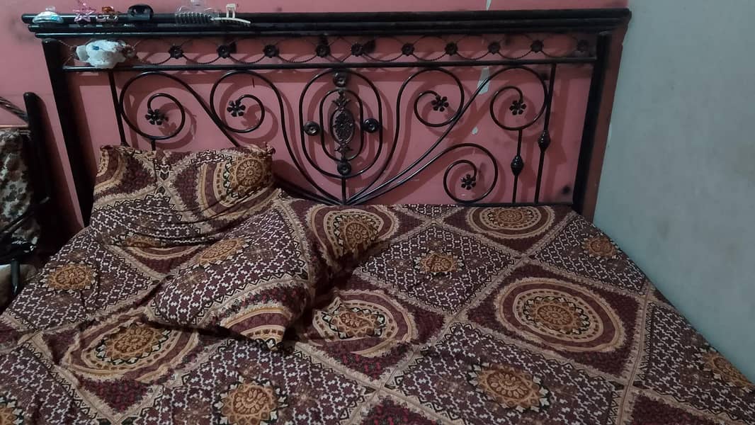 کم استعمال شدہ بیڈ اور میٹریس فروخت کے لیے 0