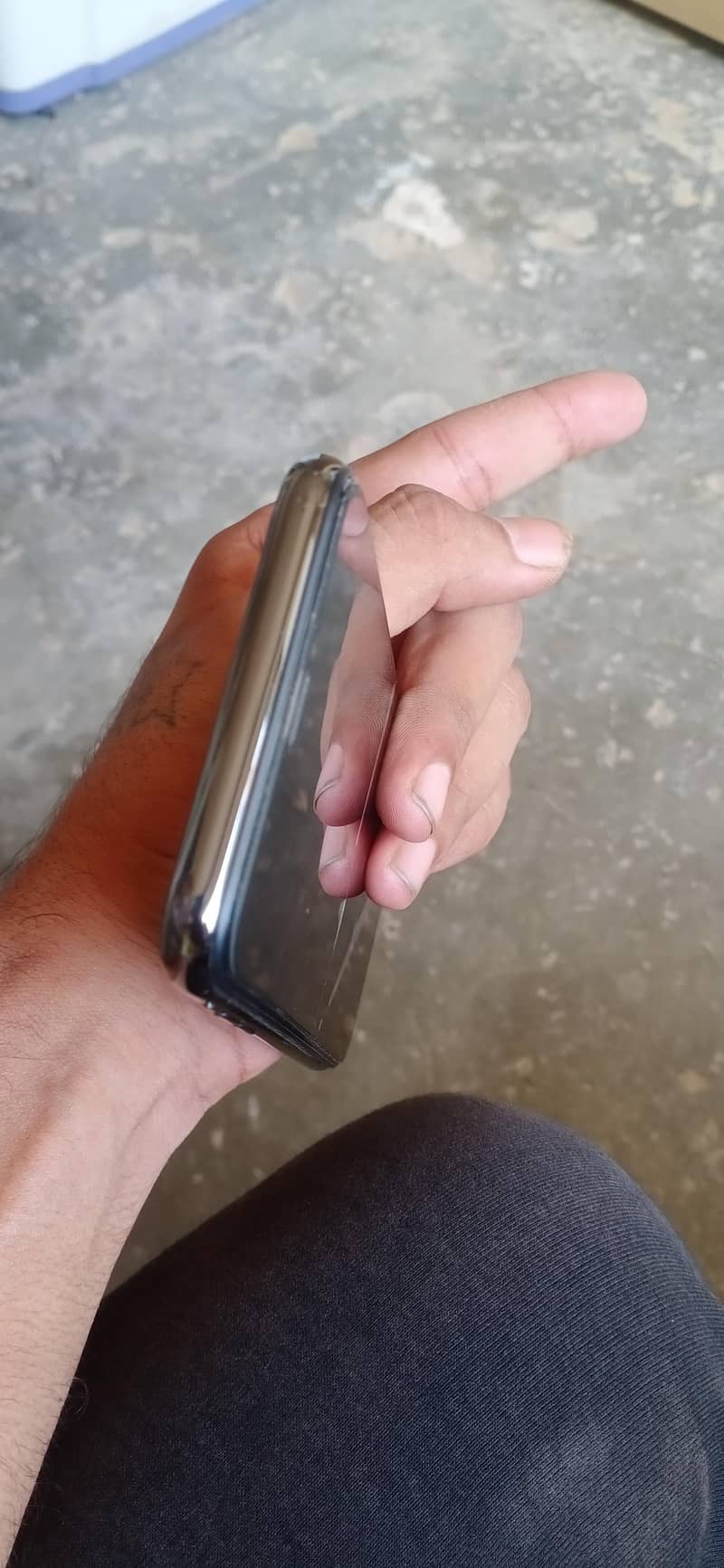 Apple iPhone X 3