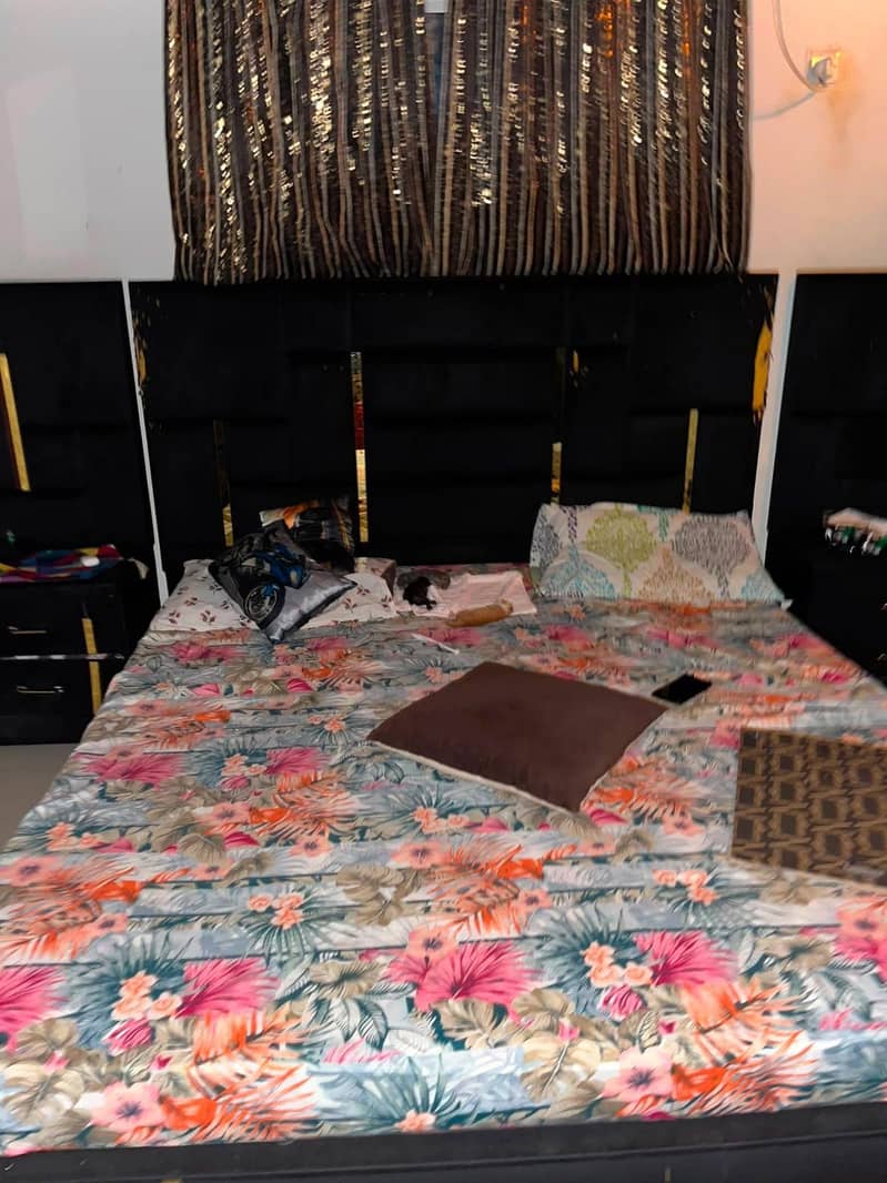 bed. side tables. dressing table used 2