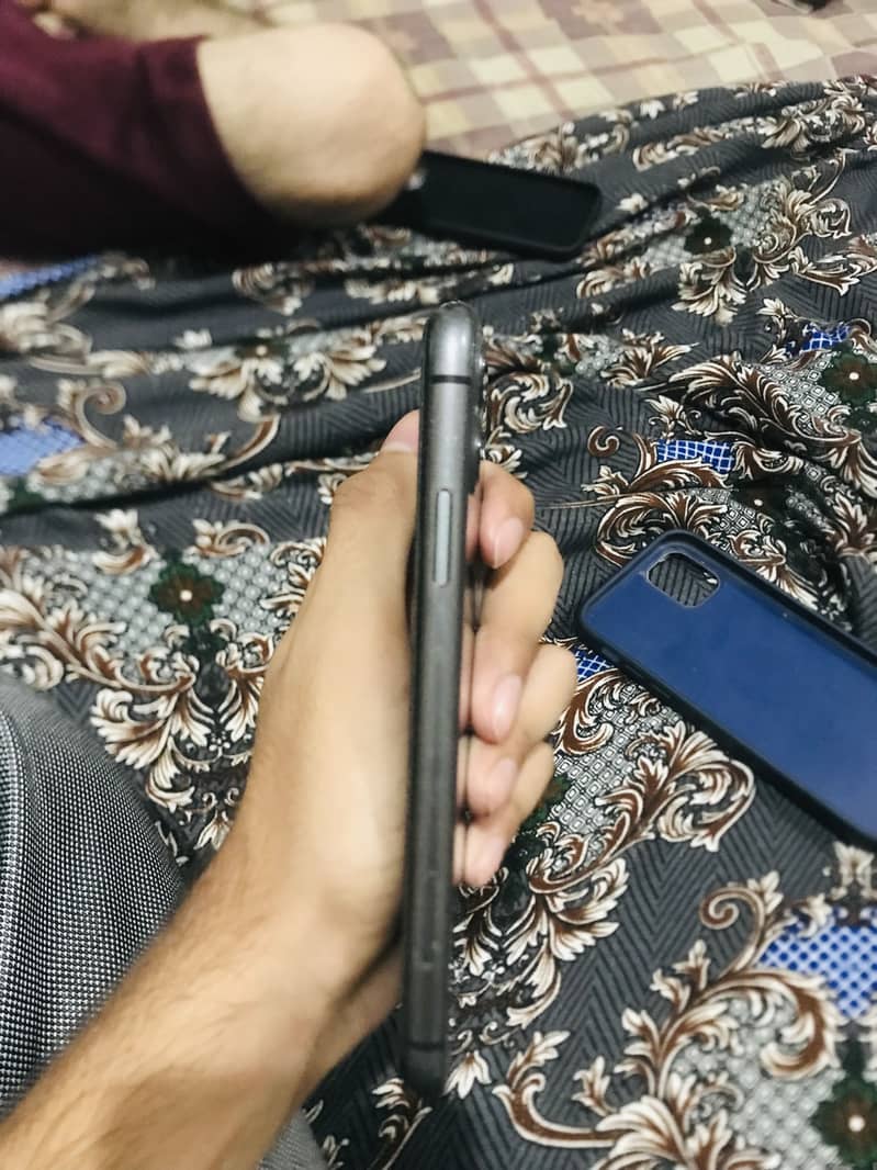 iPhone 11 2