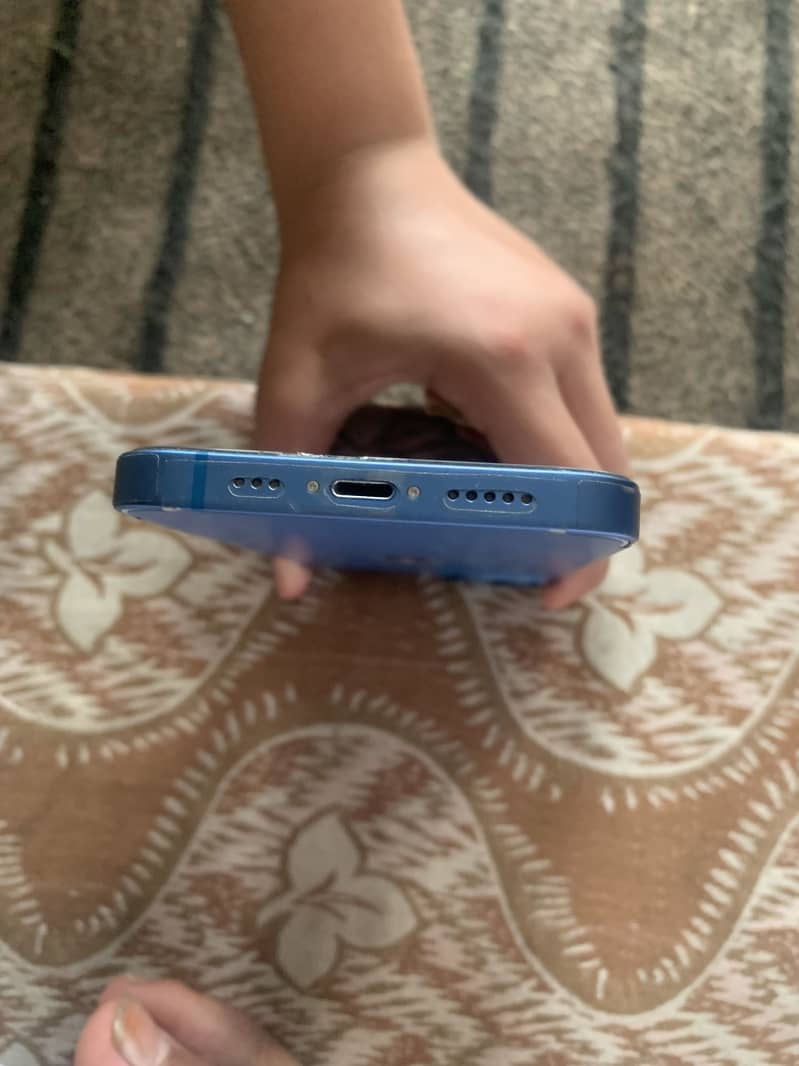 Apple iPhone 13 2