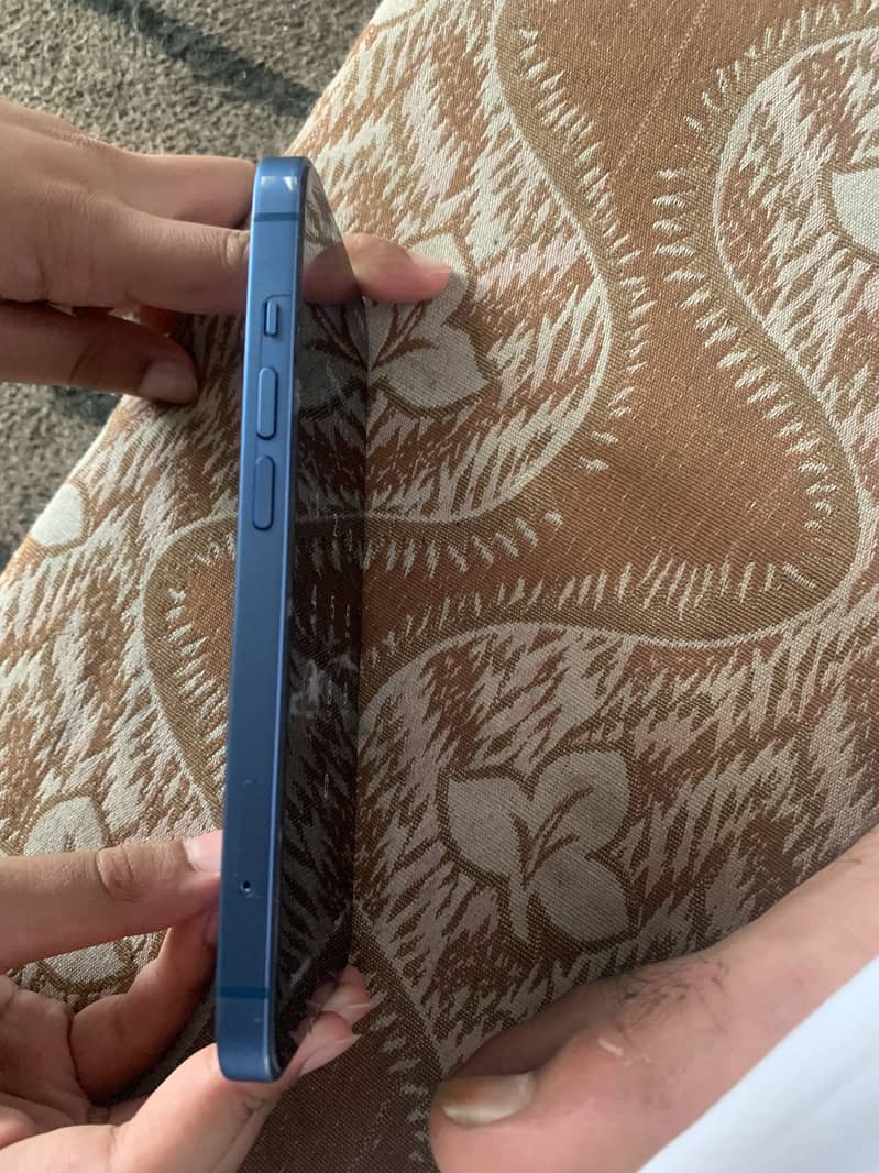 Apple iPhone 13 4