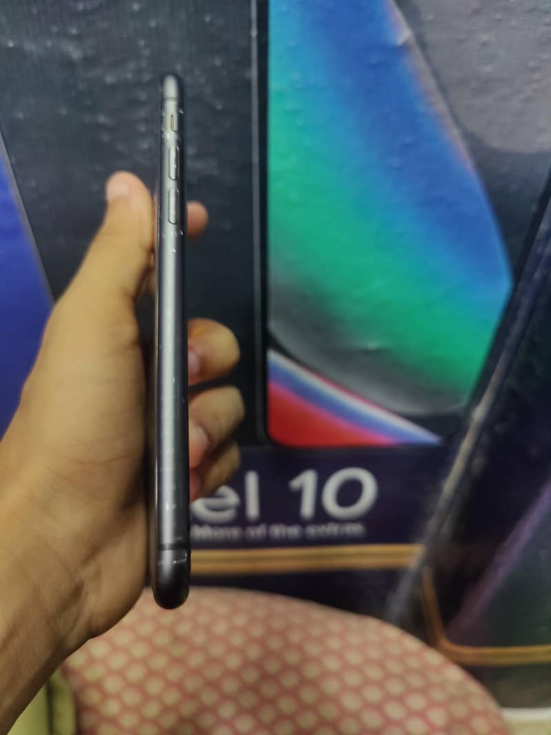 Apple iPhone 11 4