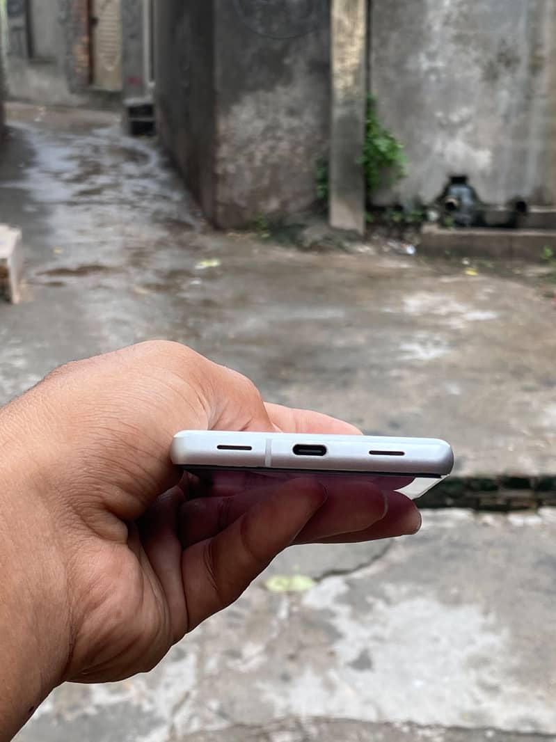 Google Pixel 7a 5