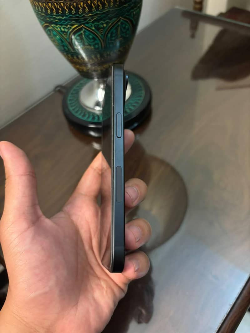 Apple iPhone 15 4