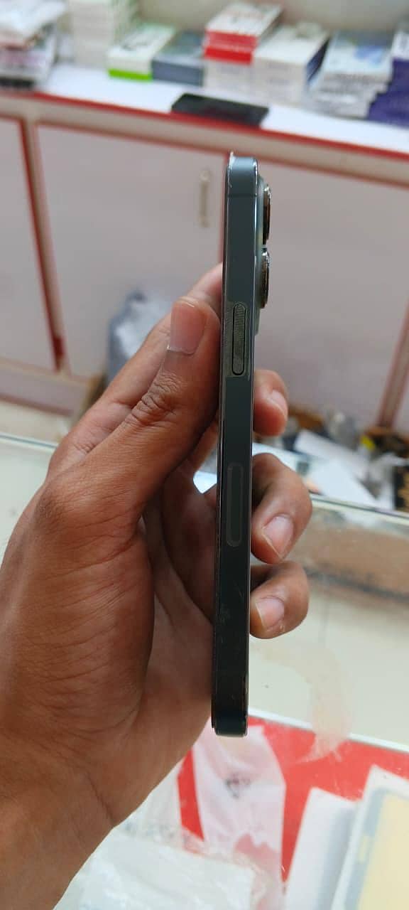 Apple iPhone 13 Pro 1