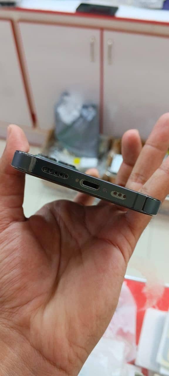 Apple iPhone 13 Pro 2