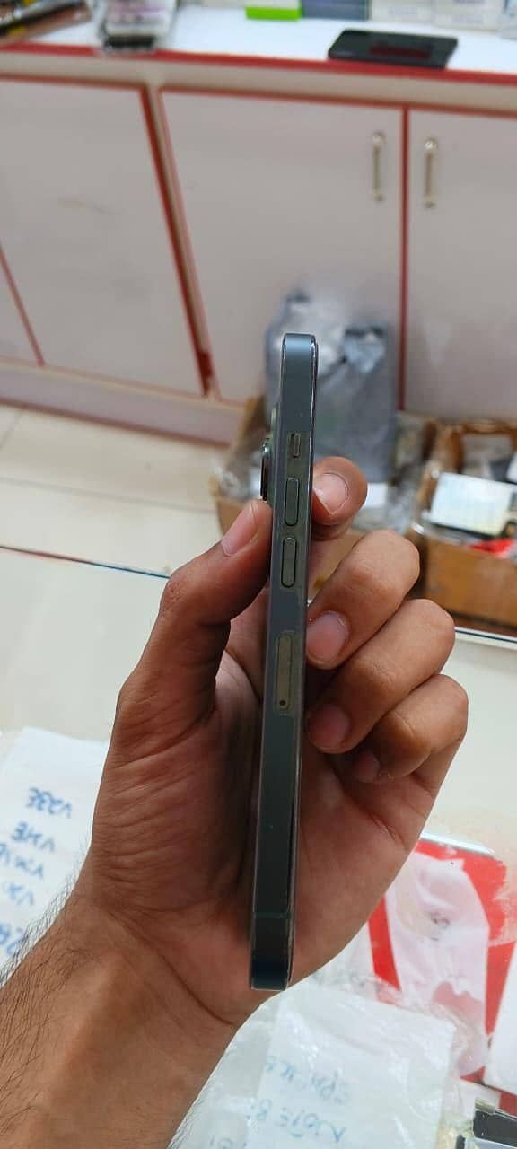 Apple iPhone 13 Pro 3