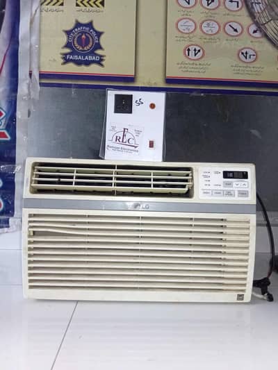 Window AC with stablizer