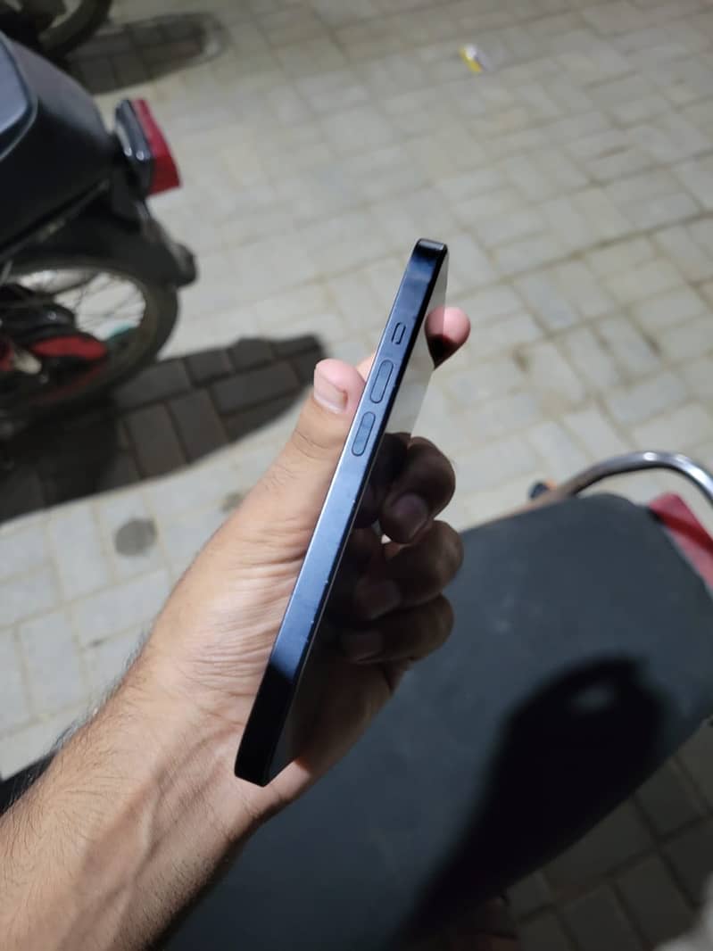 Apple iPhone 14 4